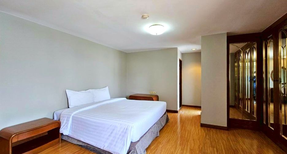 For rent 3 bedrooms condo in Watthana, Bangkok