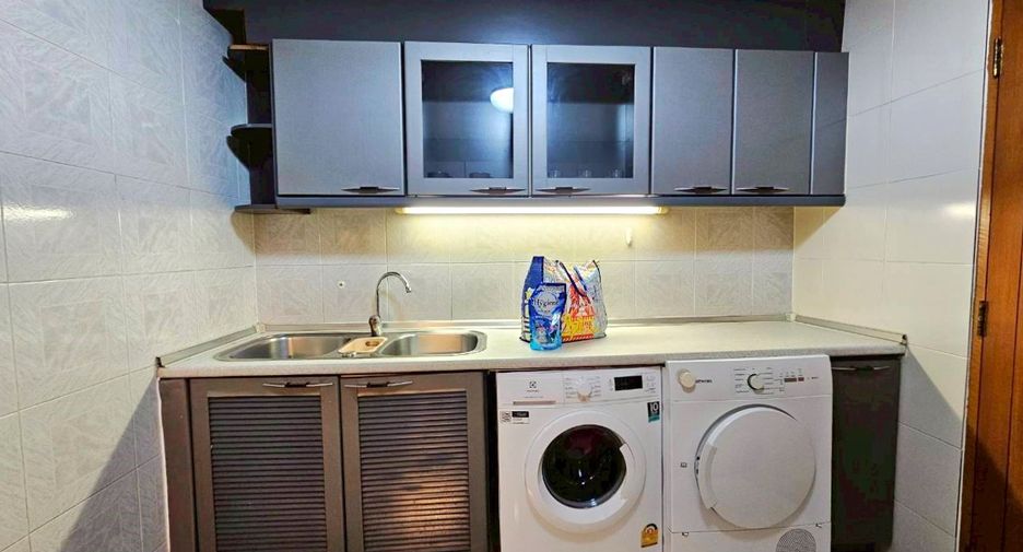For rent 3 bedrooms condo in Watthana, Bangkok