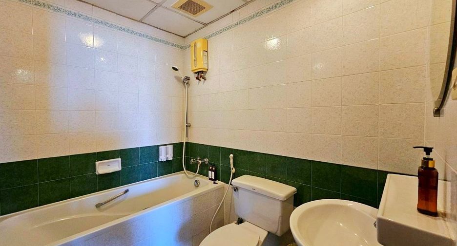 For rent 3 bedrooms condo in Watthana, Bangkok
