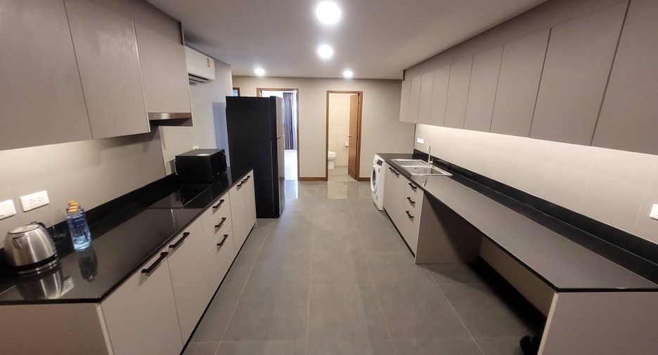 For rent 3 bedrooms condo in Watthana, Bangkok