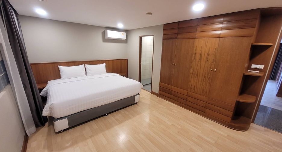 For rent 3 bedrooms condo in Watthana, Bangkok