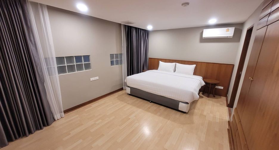For rent 3 bedrooms condo in Watthana, Bangkok