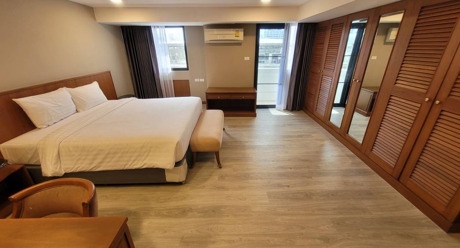 For rent 3 bedrooms condo in Watthana, Bangkok