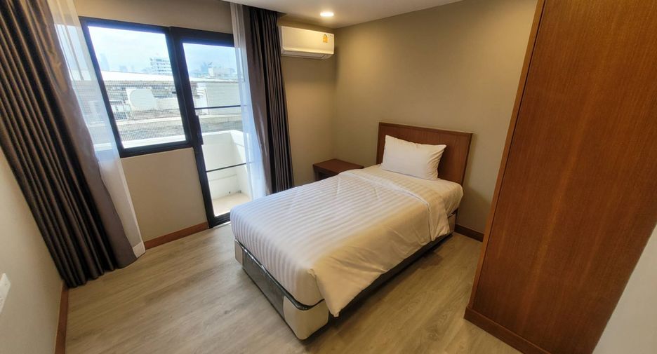 For rent 3 bedrooms condo in Watthana, Bangkok