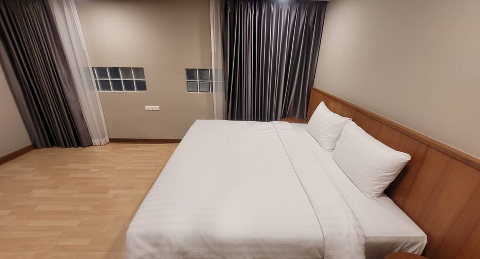 For rent 3 bedrooms condo in Watthana, Bangkok