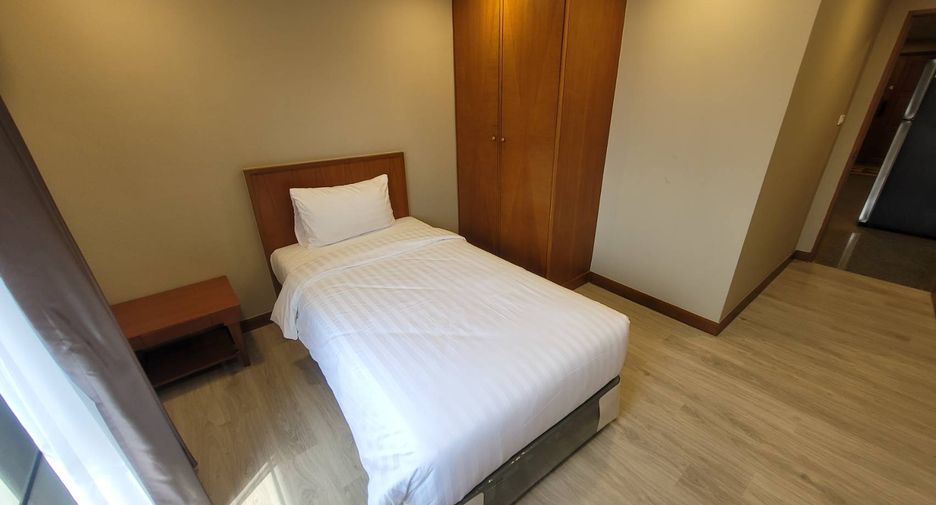 For rent 3 bedrooms condo in Watthana, Bangkok