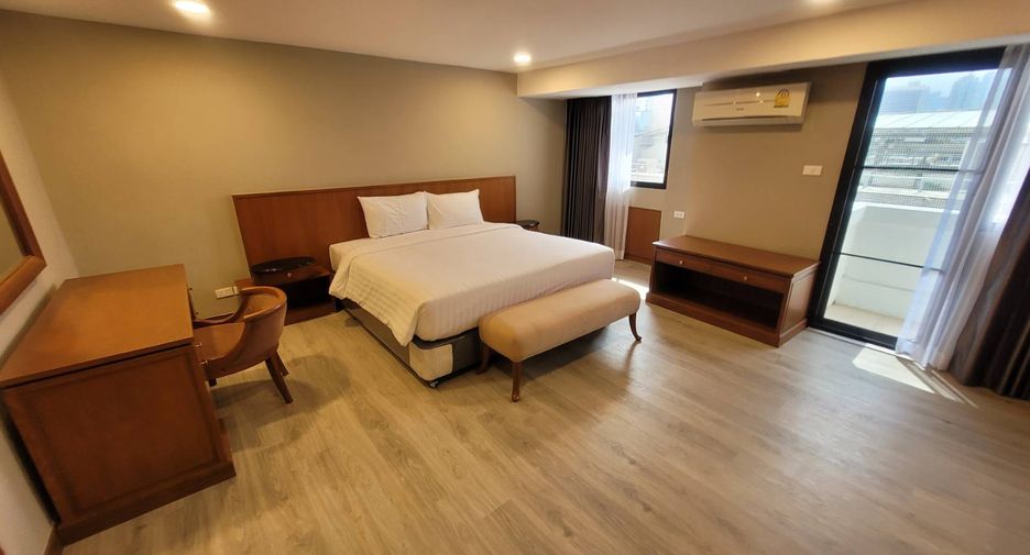 For rent 3 bedrooms condo in Watthana, Bangkok