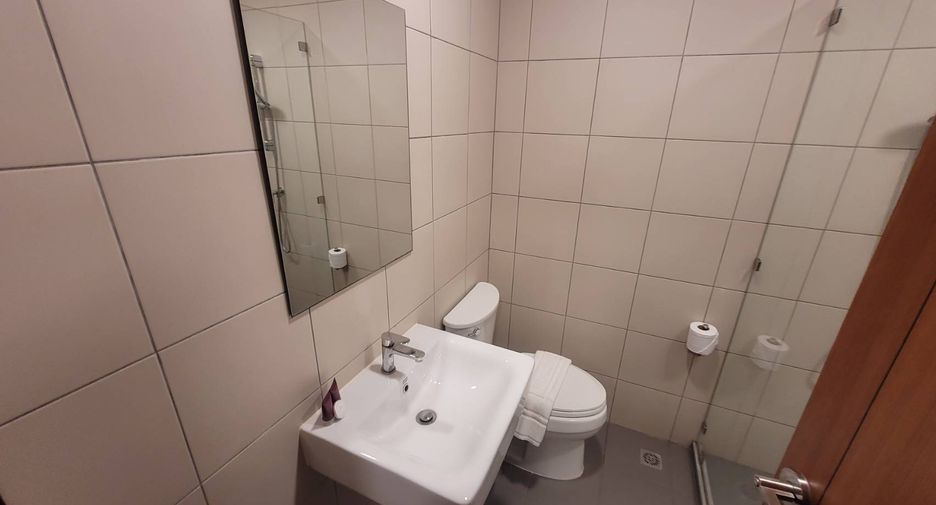 For rent 3 bedrooms condo in Watthana, Bangkok