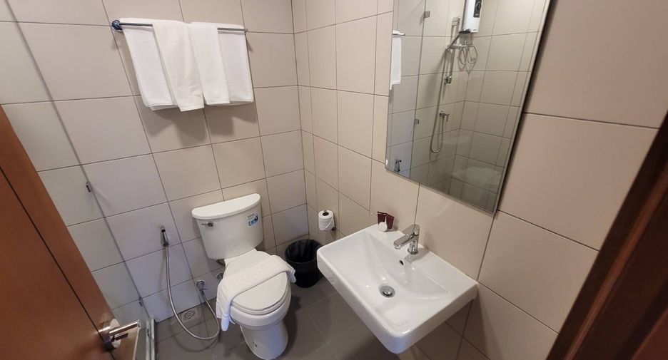 For rent 3 bedrooms condo in Watthana, Bangkok