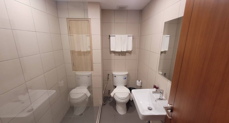 For rent 3 bedrooms condo in Watthana, Bangkok