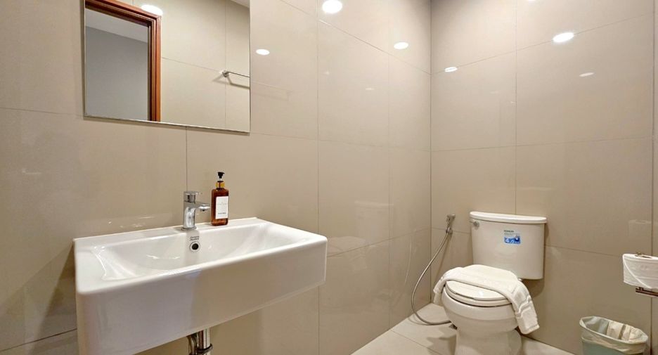 For rent 2 bedrooms condo in Watthana, Bangkok