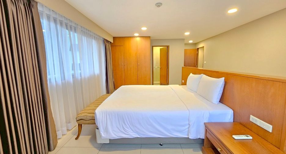 For rent 2 bedrooms condo in Watthana, Bangkok