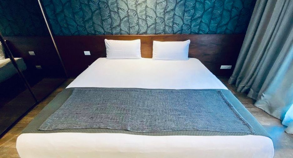 For rent 3 bedrooms condo in Pathum Wan, Bangkok