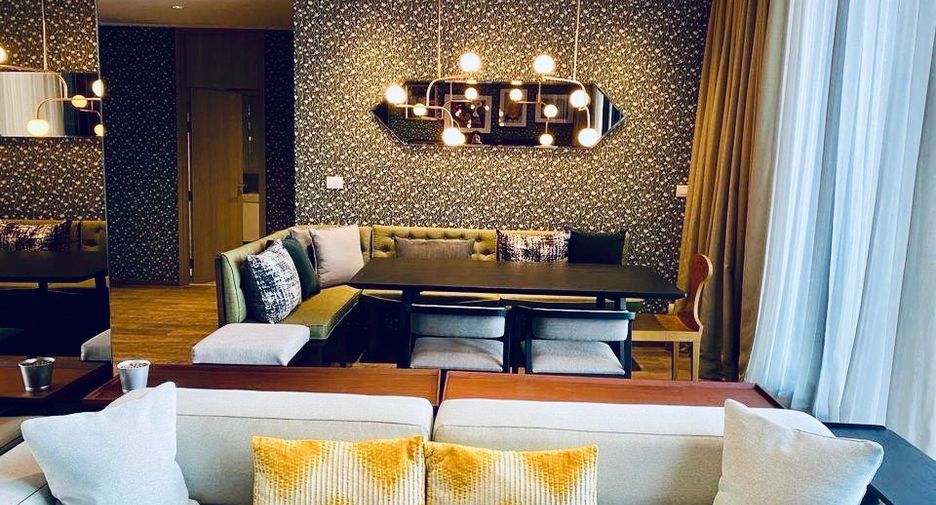 For rent 3 bedrooms condo in Pathum Wan, Bangkok