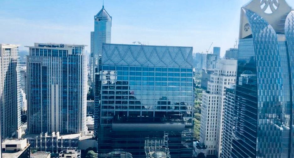 For rent 3 bedrooms condo in Pathum Wan, Bangkok