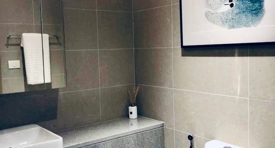 For rent 3 bedrooms condo in Pathum Wan, Bangkok