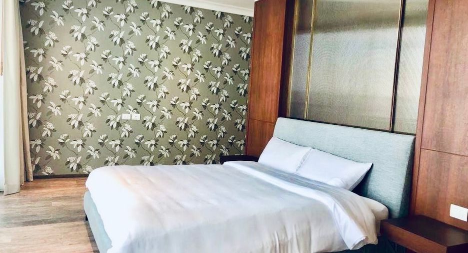 For rent 3 bedrooms condo in Pathum Wan, Bangkok