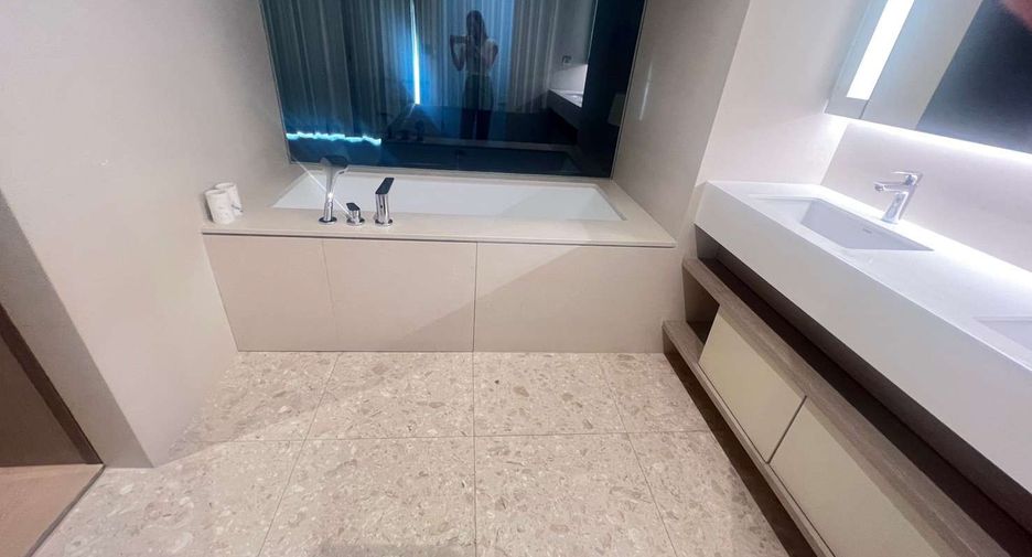 For rent 2 bedrooms condo in Watthana, Bangkok