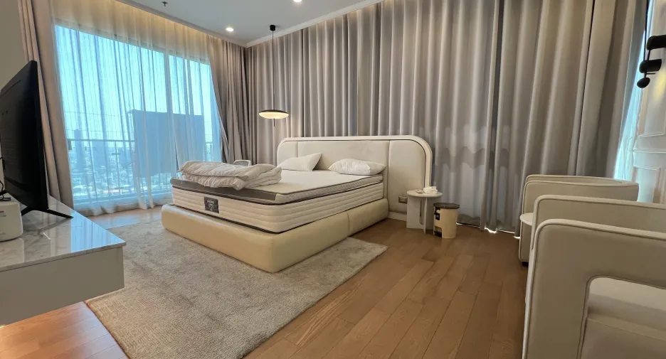 For rent 3 bedrooms condo in Watthana, Bangkok
