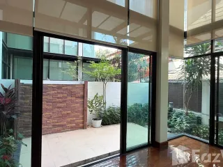 Casa en alquiler de 3 habitaciones en Khlong Toei, Bangkok