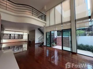 Casa en alquiler de 3 habitaciones en Khlong Toei, Bangkok