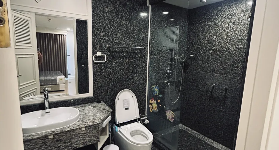 For rent 3 bedrooms condo in Sathon, Bangkok