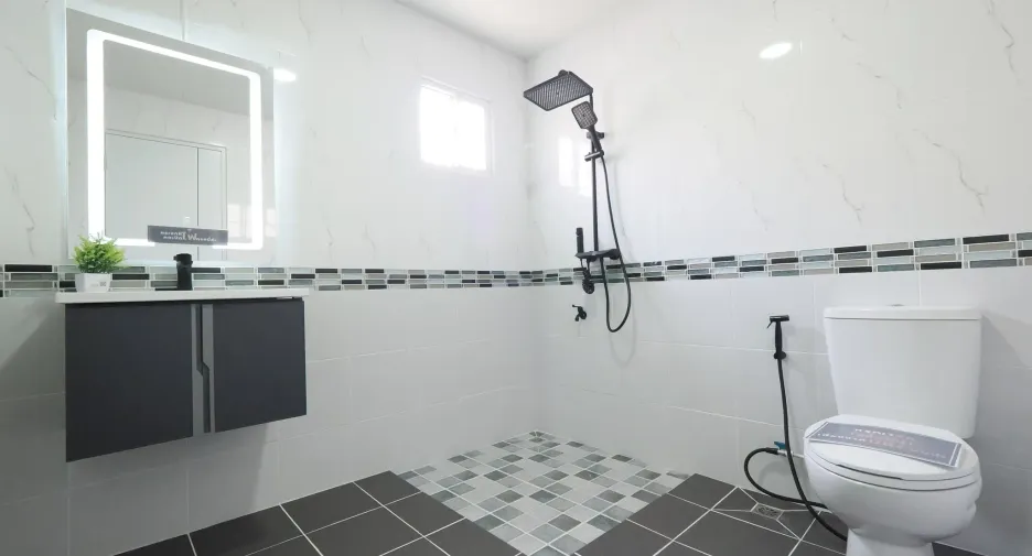 For sale 4 bedrooms house in Khlong Luang, Pathum Thani