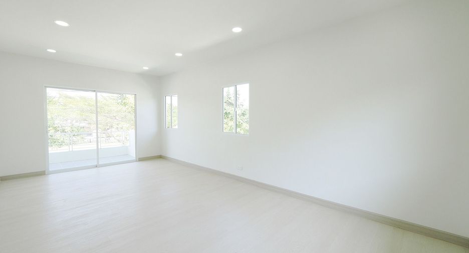 For sale 4 bedrooms house in Khlong Luang, Pathum Thani