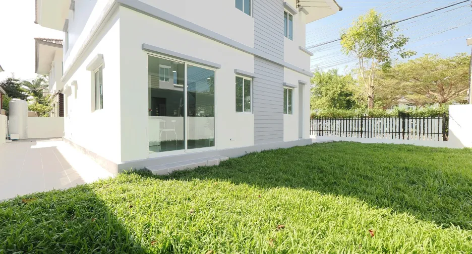 For sale 4 bedrooms house in Khlong Luang, Pathum Thani