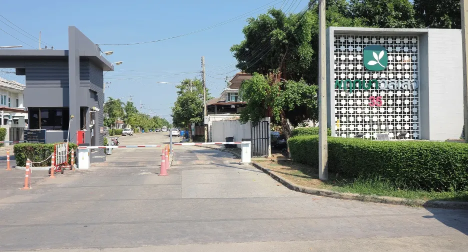 For sale 4 bedrooms house in Khlong Luang, Pathum Thani