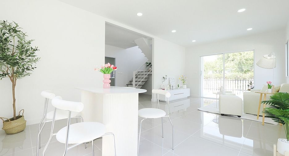 For sale 4 bedrooms house in Khlong Luang, Pathum Thani