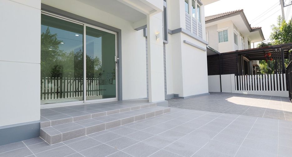 For sale 4 bedrooms house in Khlong Luang, Pathum Thani