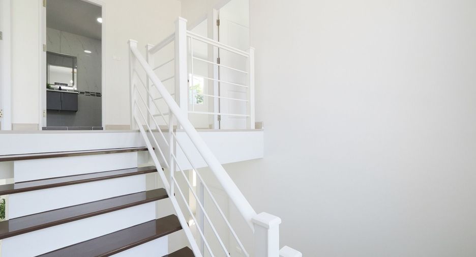 For sale 4 bedrooms house in Khlong Luang, Pathum Thani