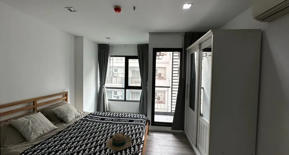 For rent studio condo in Mueang Samut Prakan, Samut Prakan