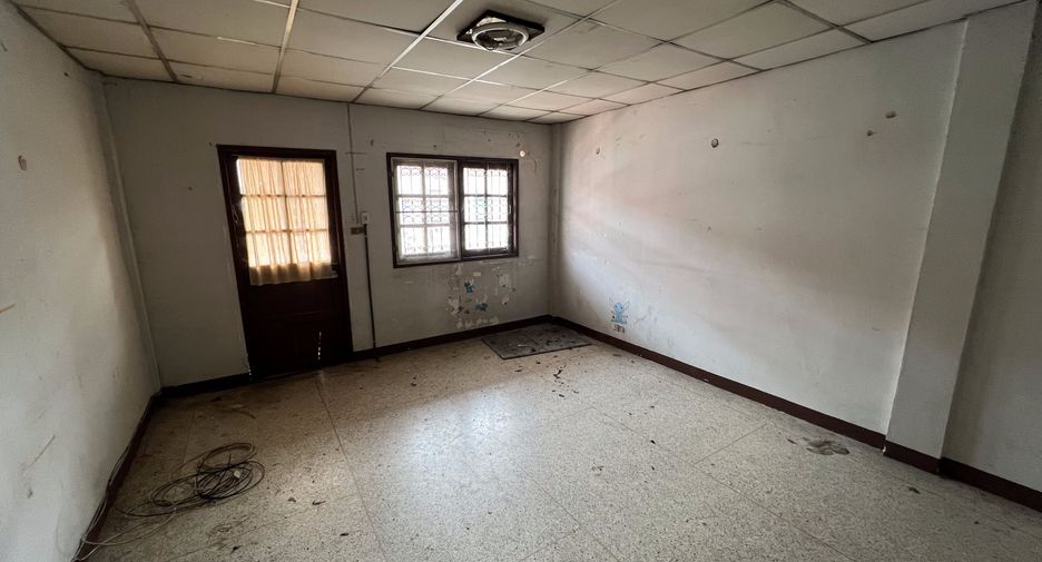 Casa adosada en venta de 3 habitaciones en Thawi Watthana, Bangkok