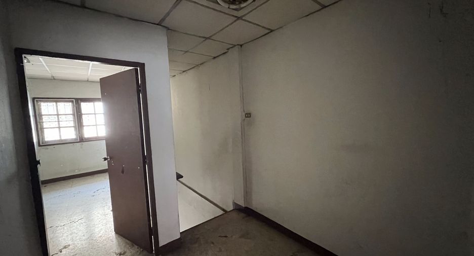 Reihenhaus zum Kauf mit 3 Zimmer in Thawi Watthana, Bangkok
