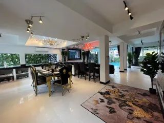 À vendre et à louer 8 chambres villa à Bang Lamung, Chonburi