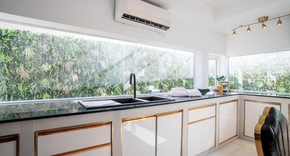 À vendre et à louer 8 chambres villa à Bang Lamung, Chonburi
