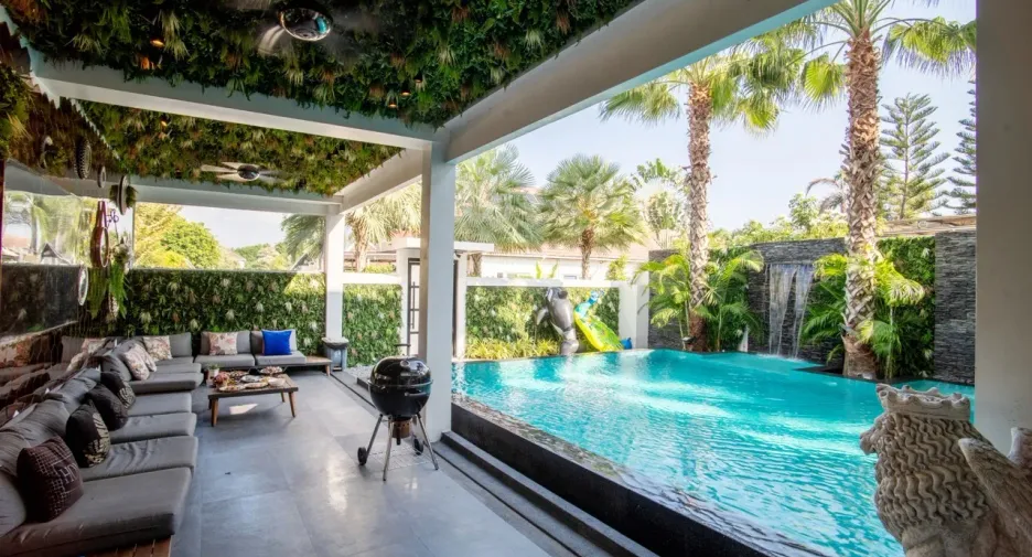 À vendre et à louer 8 chambres villa à Bang Lamung, Chonburi