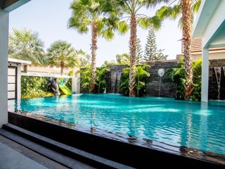 Villa en venta y en alquiler de 8 habitaciones en Bang Lamung, Chonburi