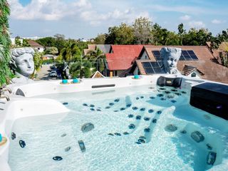 Villa en venta y en alquiler de 8 habitaciones en Bang Lamung, Chonburi