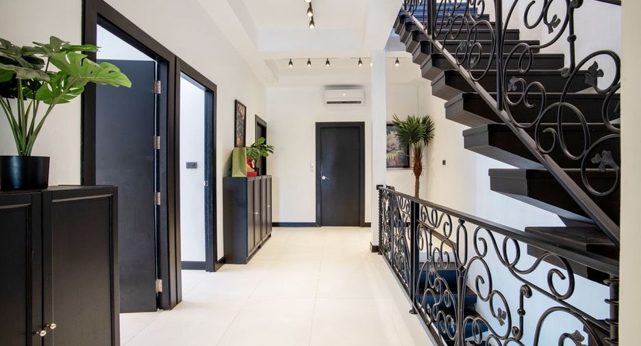 À vendre et à louer 8 chambres villa à Bang Lamung, Chonburi
