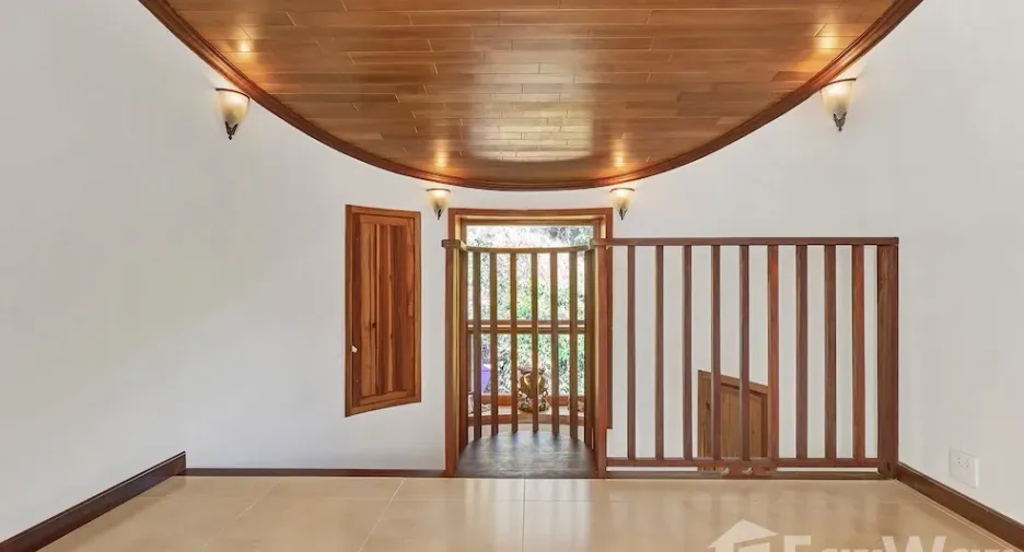 À vendre et à louer 5 chambres villa à Ko Samui, Surat Thani