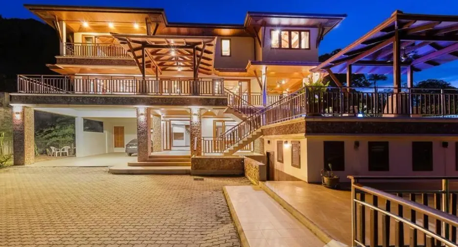 À vendre et à louer 5 chambres villa à Ko Samui, Surat Thani