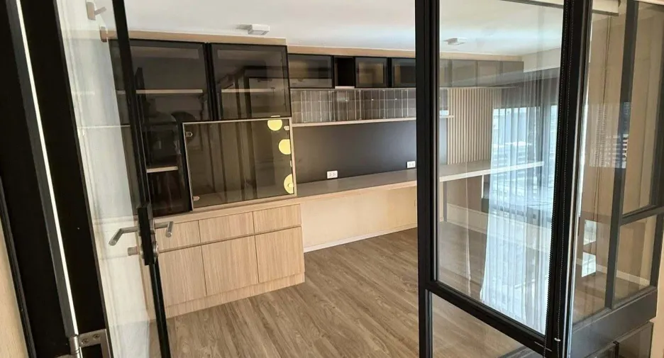For sale 2 bedrooms condo in Khlong Toei, Bangkok