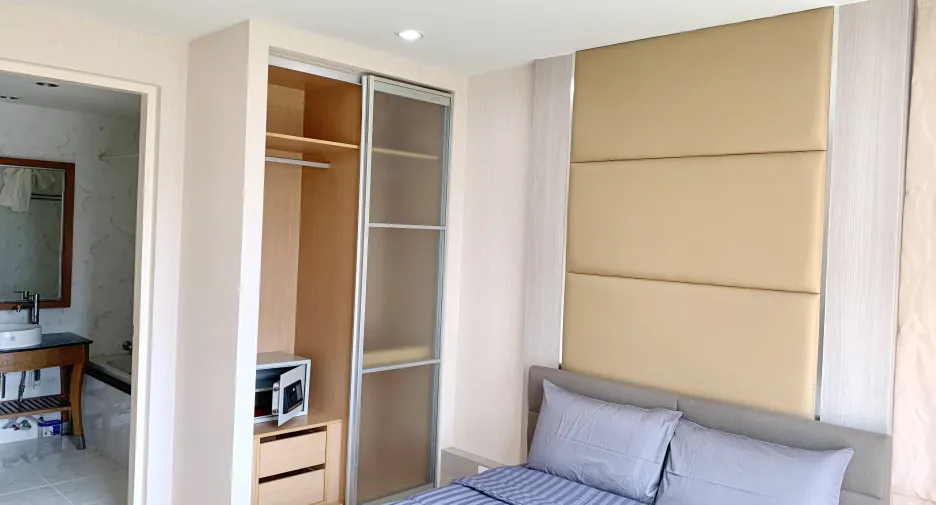 For rent 2 bedrooms condo in Watthana, Bangkok