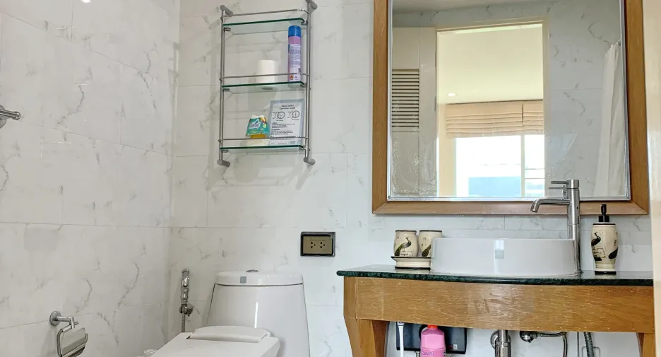 For rent 2 bedrooms condo in Watthana, Bangkok