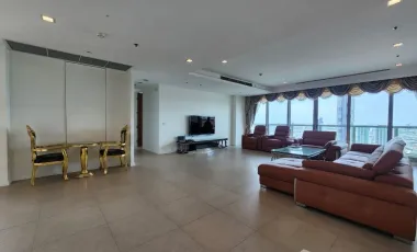 Condo en alquiler de 3 habitaciones en Sathon, Bangkok