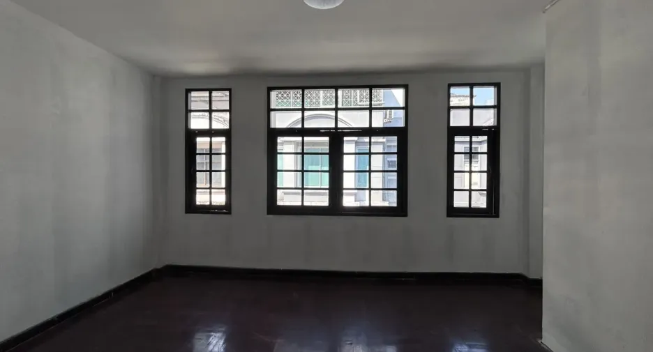 Casa adosada en alquiler de 5 habitaciones en Watthana, Bangkok
