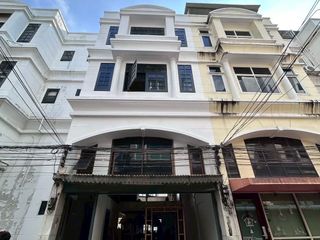 Casa adosada en alquiler de 5 habitaciones en Watthana, Bangkok